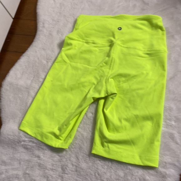 Sport shorts size XS - Picture 2 of 3